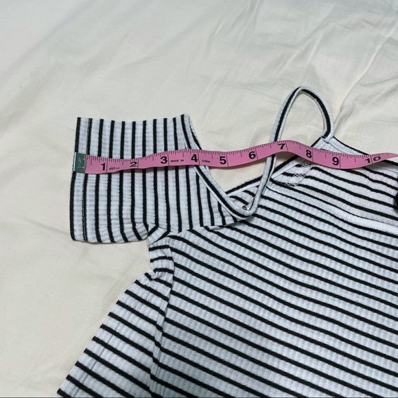‼️ BLACK & WHITE STRIPED H&M COLD SHOULDER DRESS - Picture 6 of 11